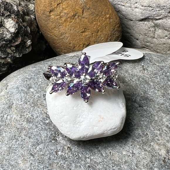 independent authentication Jewelry - 🔥Simulated amethyst & diamond flower ring size 7 or 8